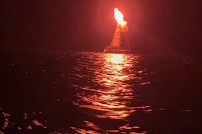 Napadnuta humanitarna flotila! Odjekivale eksplozije kod Krita, Izrael poslao dronove, pogođeno 10 brodova (VIDEO)