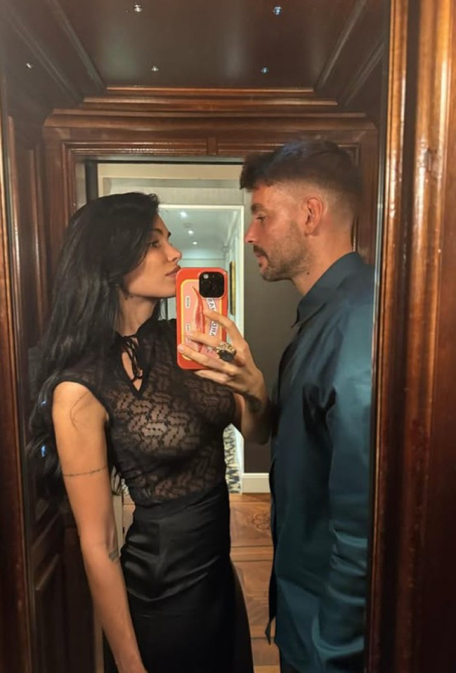 Zavodljivo zaplesala samo u brushalteru! Manekenka se razgolitila, sve raspametila oblinama (VIDEO)