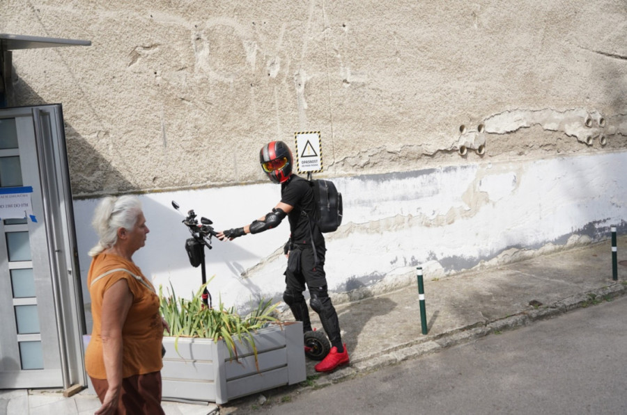 Voditelj došao na snimanje "Zvezda Granda" nesvakidašnjim prevoznim sredstvom! Pojavio se pod punom opremom