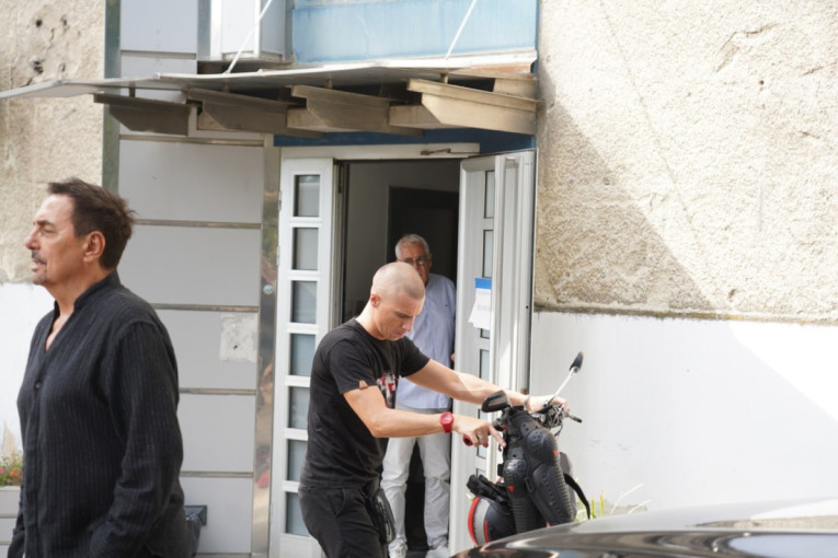 Voditelj došao na snimanje "Zvezda Granda" nesvakidašnjim prevoznim sredstvom! Pojavio se pod punom opremom