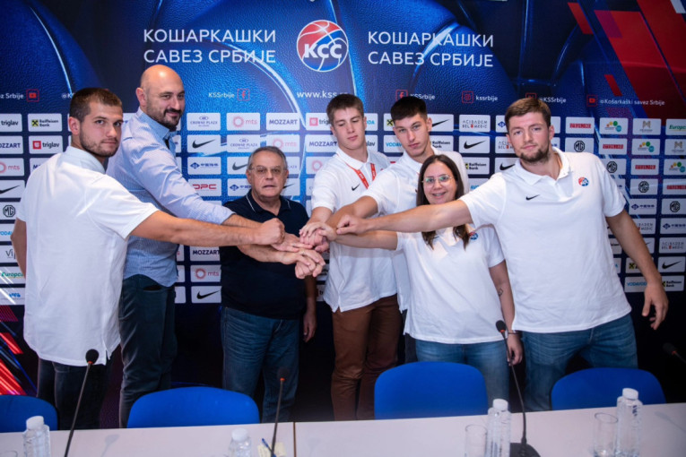 Basketaši dočekani u "Kući košarke": Spremni smo da ovo srebro promenimo u zlato što pre