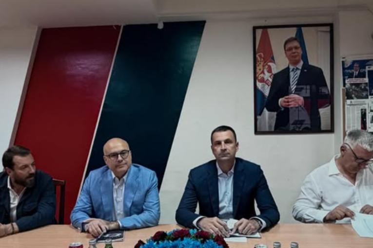 Vučević održao sastanak Opštinskog odbora SNS u Aranđelovcu (FOTO)