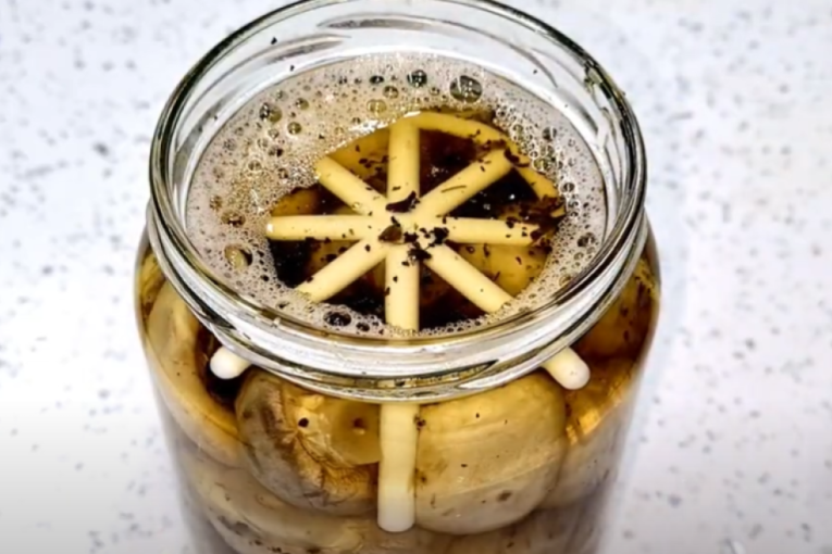 Nije sve u paprici: Recept za šampinjone u tegli, toliko jednostavno da svako može da ih spremi