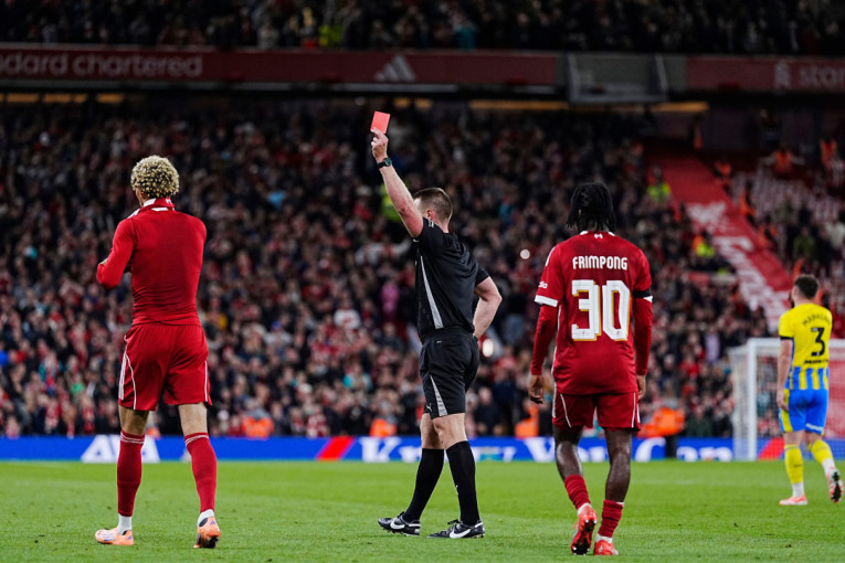 Ekitikea "ojadili" novčanom kaznom: Skidanje dresa i crveni karton će dobro pamtiti (FOTO)