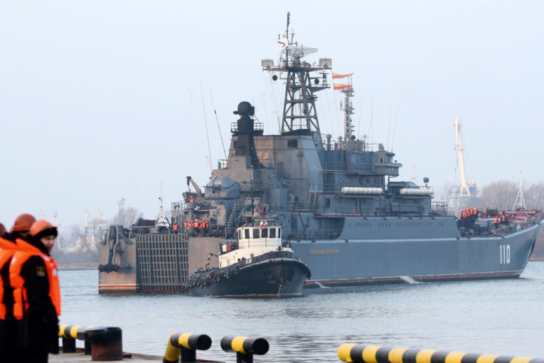 Ruski brod uočen u blizini Danske! Danima se krio, sumnja se da su sa njega poleteli misteriozni dronovi (VIDEO)