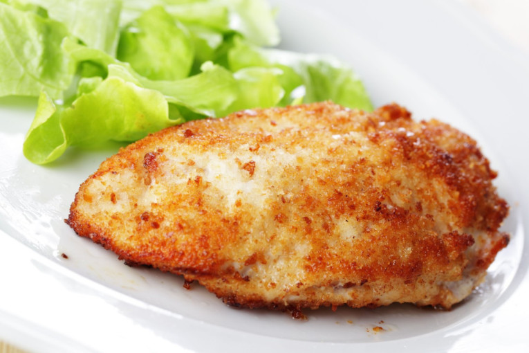 Ako jedete pečenu piletinu od juče, ovim trikovima joj vratite sočnost i ukus