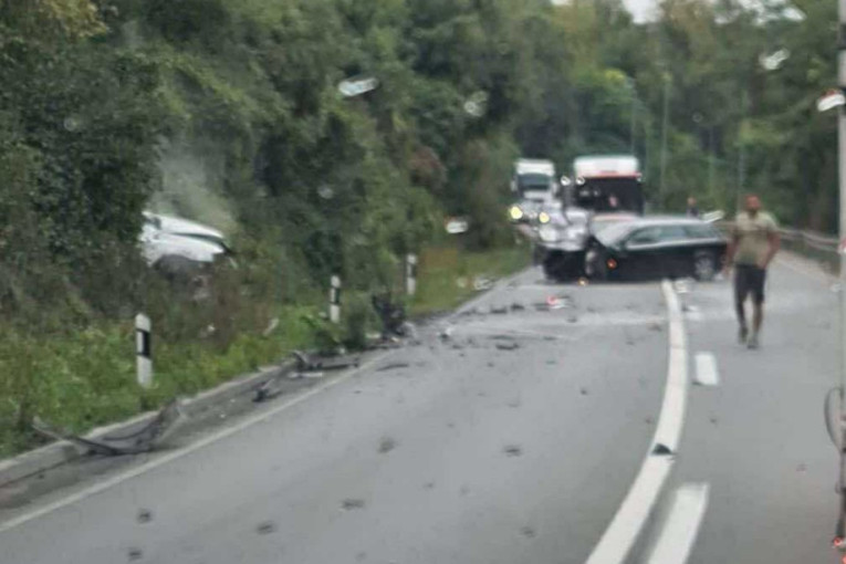 Detalji nesreće kod Užica: Sudar tri vozila, muškarac poginuo