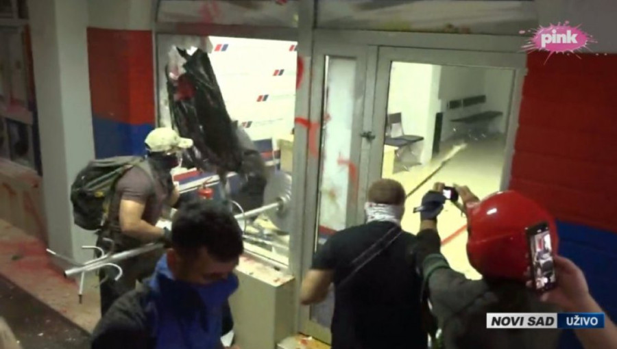 Anarhisti i blokaderi ne daju mrtvima da počivaju u miru: Uništen mural posvećen Čarliju Kirku!