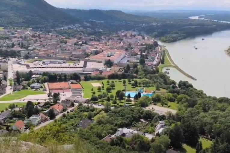 Autentičan šarm: Najseverniji grad u Austriji koji nosi duh prošlih vremena (FOTO)