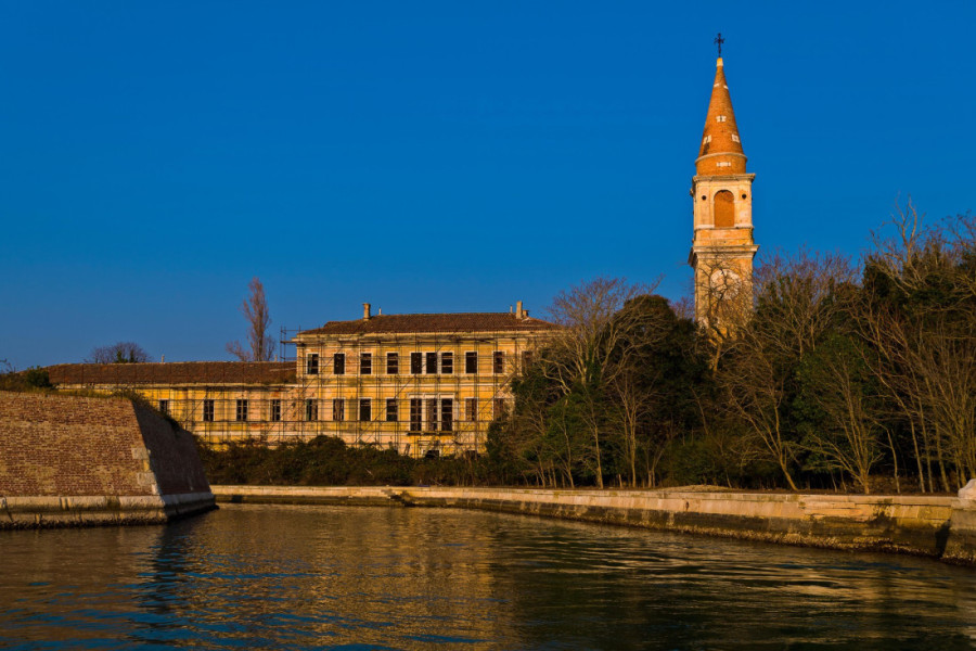 Karantin, bolnica i vrisak iz tame: Ovo ostrvo izaziva jezu, posećuju ga samo najhrabriji! (FOTO/VIDEO)
