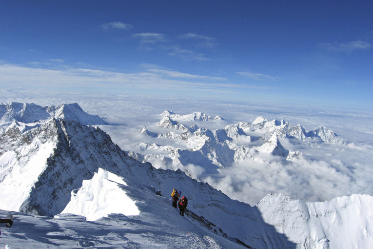 Staza ka vrhu posuta leševima: Na putu do Mont Everesta stradalo više od 200 ljudi, njihova tela ostala u "zoni smrti"