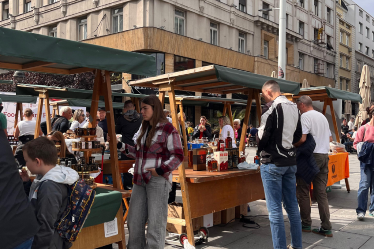 Održan 7. Good Food & Wine Festival u Beogradu: Gastronomski i vinski spektakl na Trgu republike (FOTO)