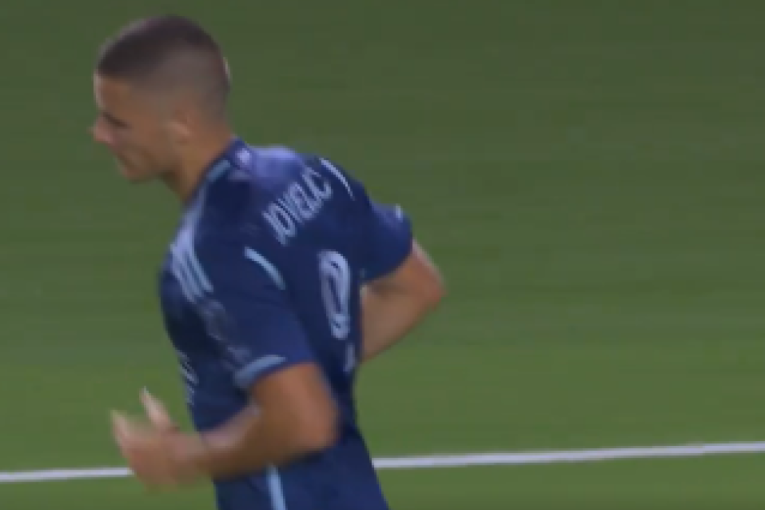 Joveljić ponovo strelac i to protiv bivšeg tima: Srbin samo ublažio debakl, a poruka navijačima je bila nešto posebno (VIDEO)