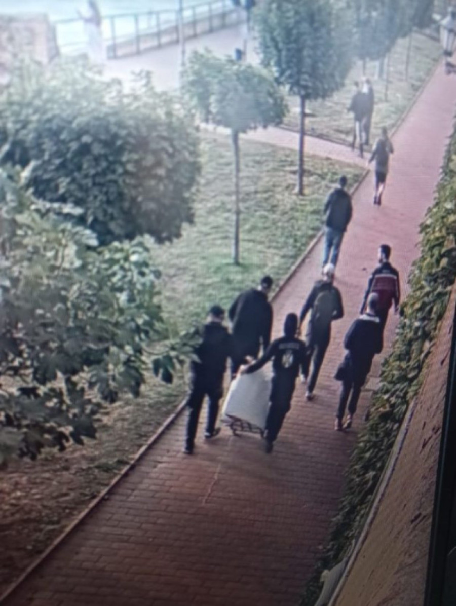 Ko su blokaderi teroristi koji su oskrnavili Petrovaradinsku tvrđavu? Srđan Kovačević predvodio grupu crnokapuljaša!