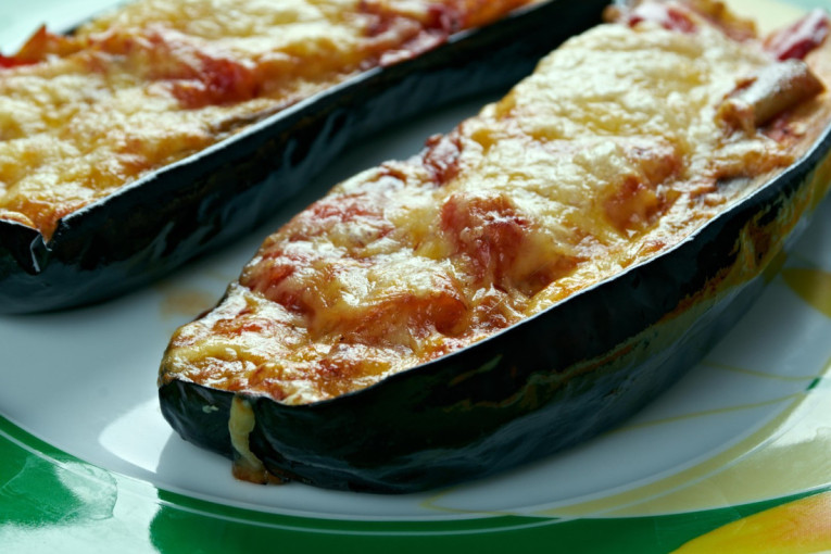 Recept dana: Punjeni patlidžan, jelo puno sezonskih i svežih sastojaka čiji će miris vašu kuću ispuniti toplinom