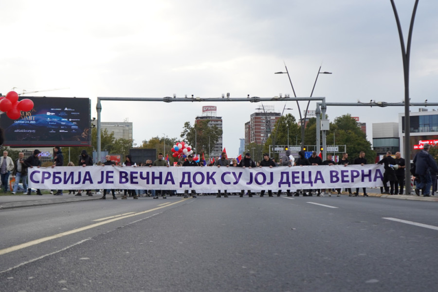 Predsednik Vučić sa narodom u Obrenovcu! Građani ustali protiv blokada - skoro 160.000 ljudi u maršu protiv terora (FOTO/VIDEO)