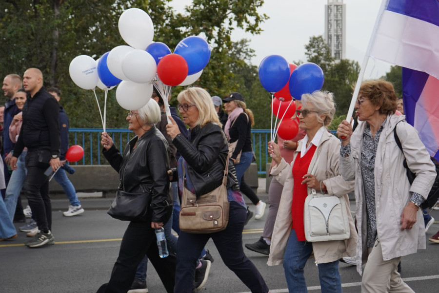 Predsednik Vučić sa narodom u Obrenovcu! Građani ustali protiv blokada - skoro 160.000 ljudi u maršu protiv terora (FOTO/VIDEO)
