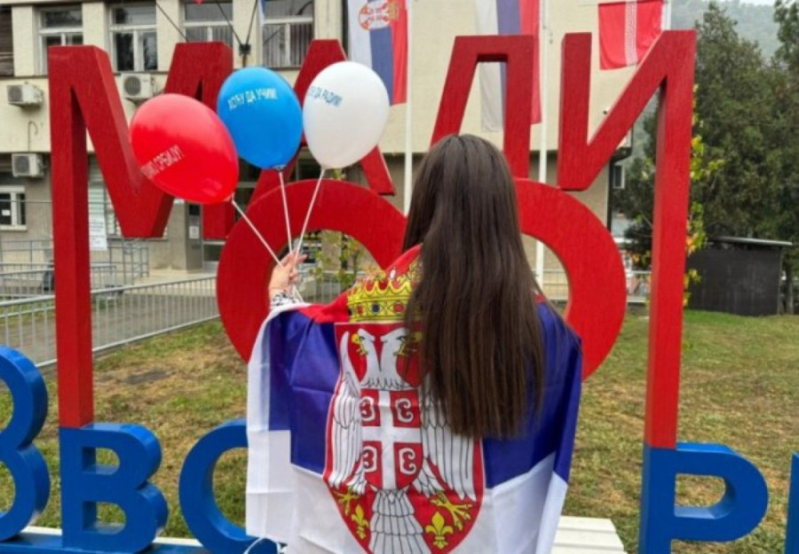 Predsednik Vučić sa narodom u Obrenovcu! Građani ustali protiv blokada - skoro 160.000 ljudi u maršu protiv terora (FOTO/VIDEO)