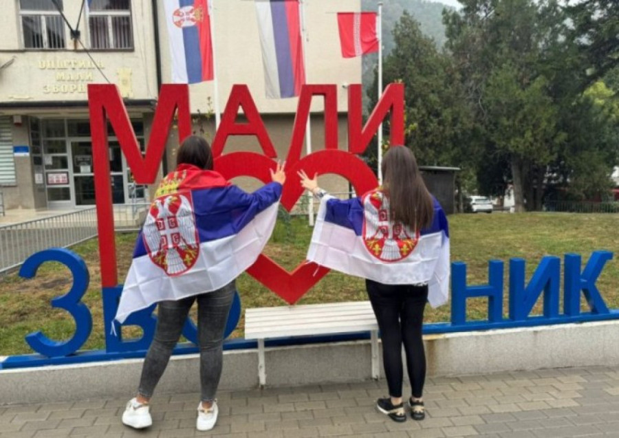 Predsednik Vučić sa narodom u Obrenovcu! Građani ustali protiv blokada - skoro 160.000 ljudi u maršu protiv terora (FOTO/VIDEO)