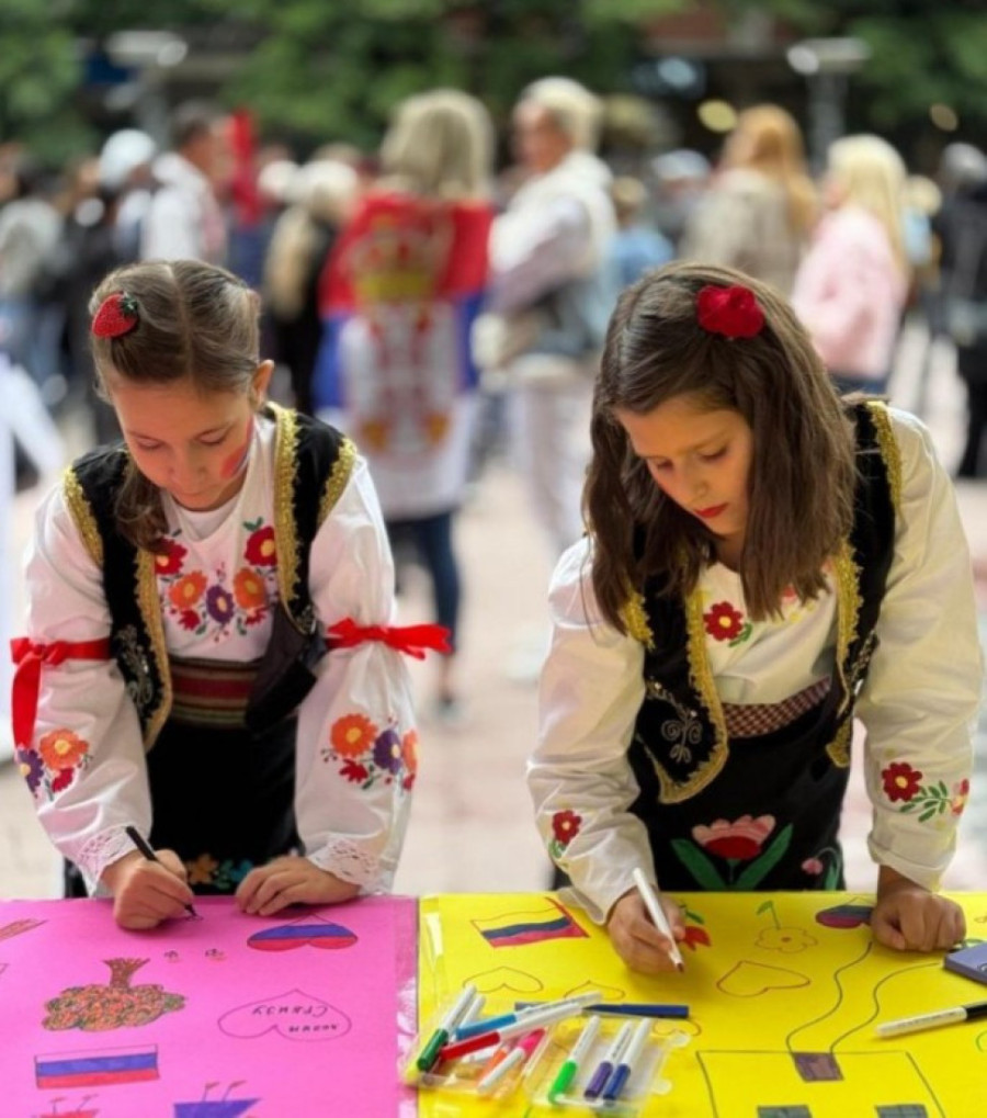 Predsednik Vučić sa narodom u Obrenovcu! Građani ustali protiv blokada - skoro 160.000 ljudi u maršu protiv terora (FOTO/VIDEO)
