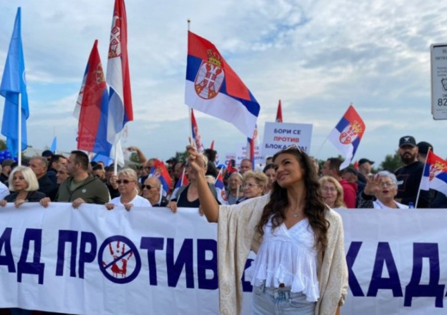 Predsednik Vučić sa narodom u Obrenovcu! Građani ustali protiv blokada - skoro 160.000 ljudi u maršu protiv terora (FOTO/VIDEO)