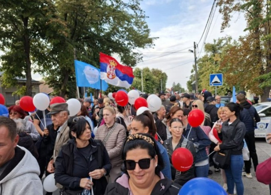 Predsednik Vučić sa narodom u Obrenovcu! Građani ustali protiv blokada - skoro 160.000 ljudi u maršu protiv terora (FOTO/VIDEO)