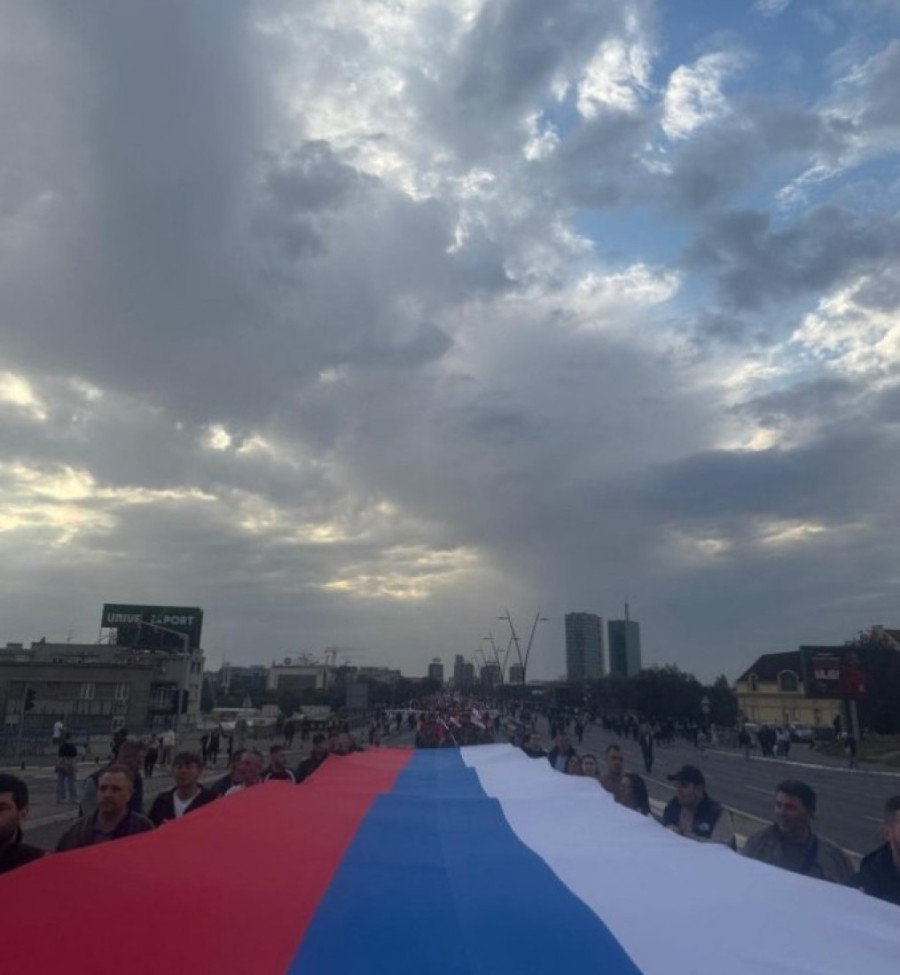 Predsednik Vučić sa narodom u Obrenovcu! Građani ustali protiv blokada - skoro 160.000 ljudi u maršu protiv terora (FOTO/VIDEO)