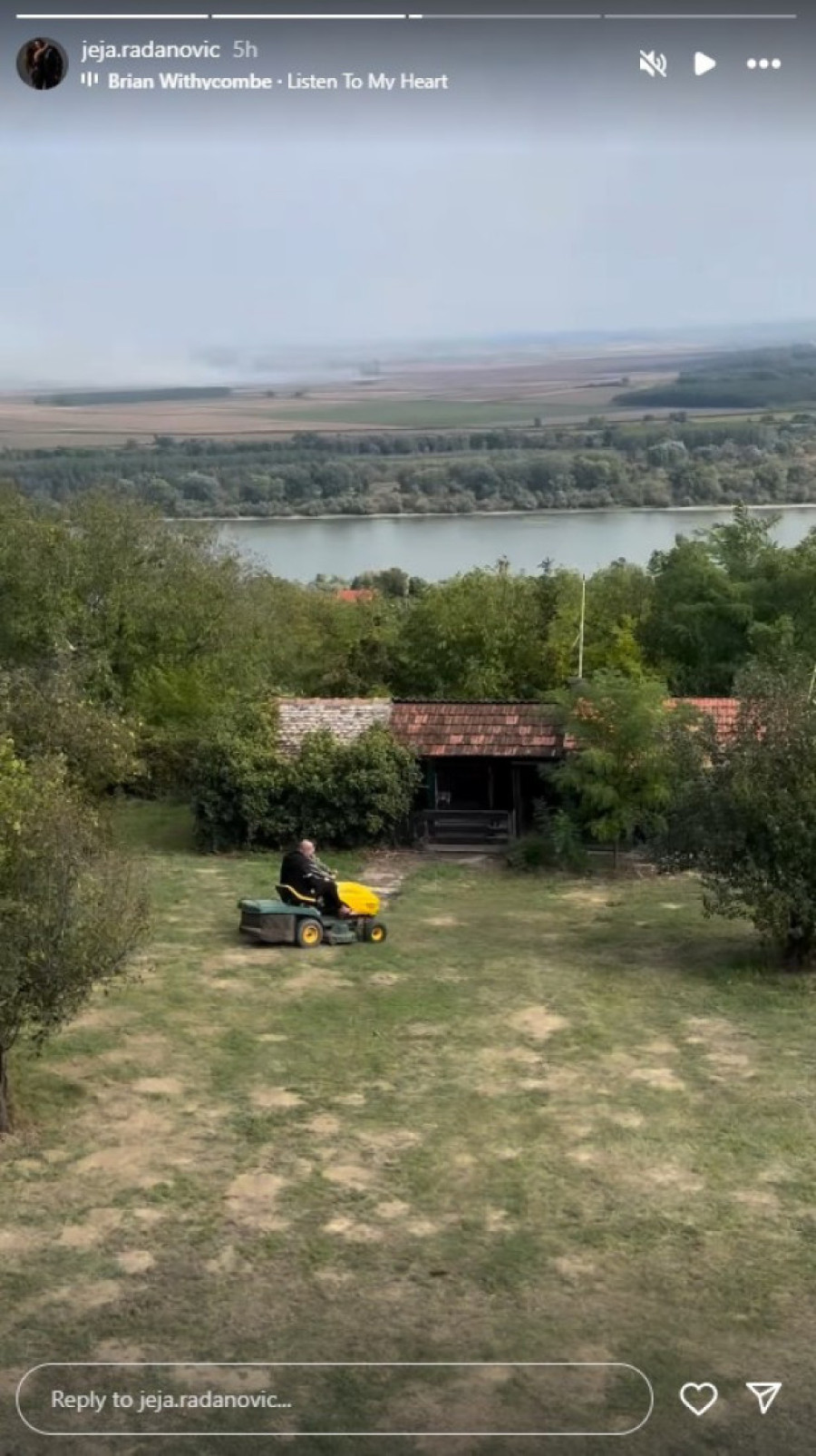 Sloba i Jelena Radanović uživaju u novom domu u Sremu: Pogled na reku, bazen i luks enterijer (FOTO)