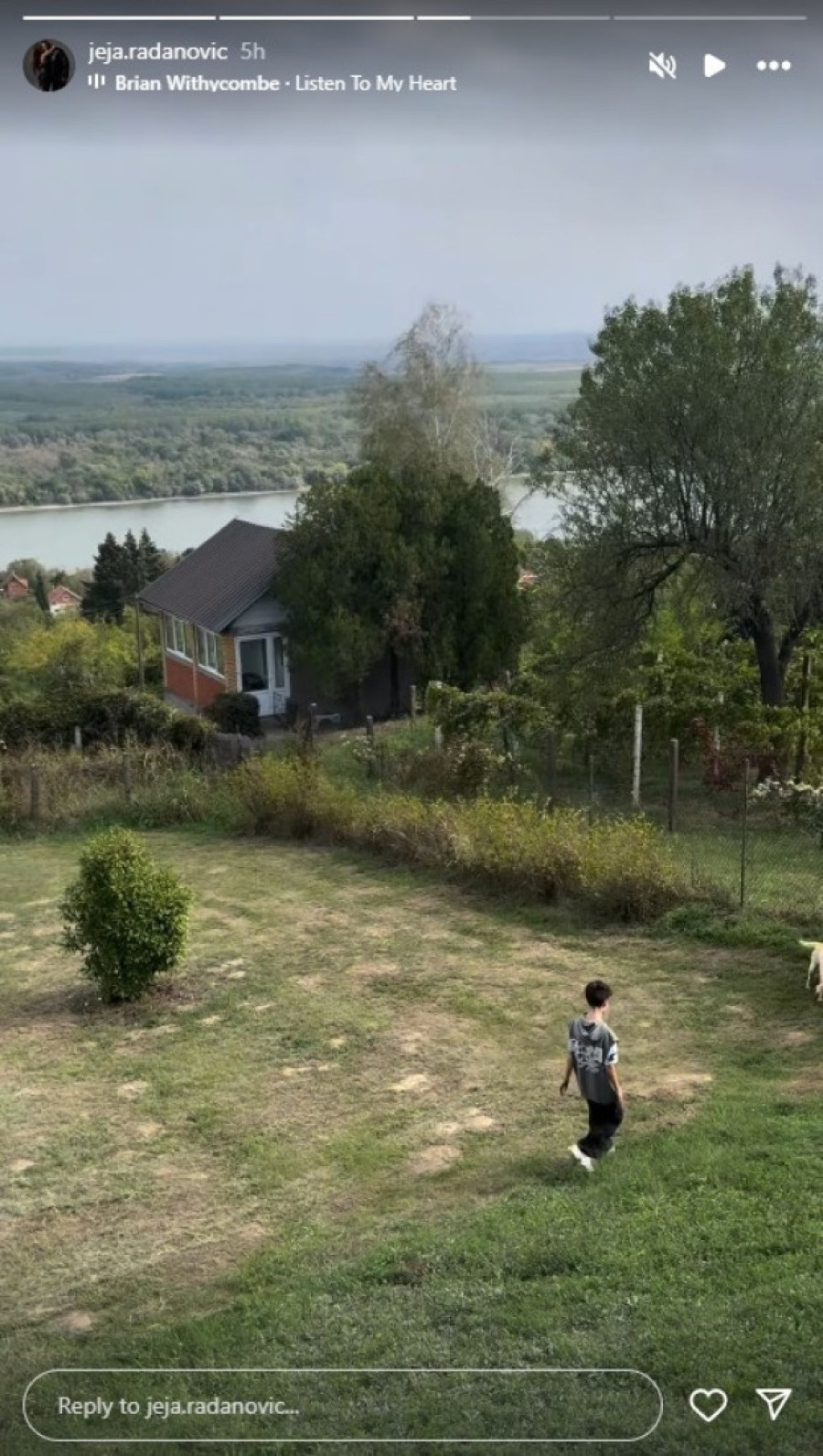 Sloba i Jelena Radanović uživaju u novom domu u Sremu: Pogled na reku, bazen i luks enterijer (FOTO)