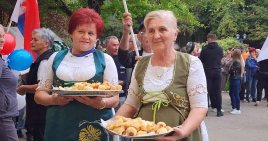 Predsednik Vučić sa narodom u Obrenovcu! Građani ustali protiv blokada - skoro 160.000 ljudi u maršu protiv terora (FOTO/VIDEO)