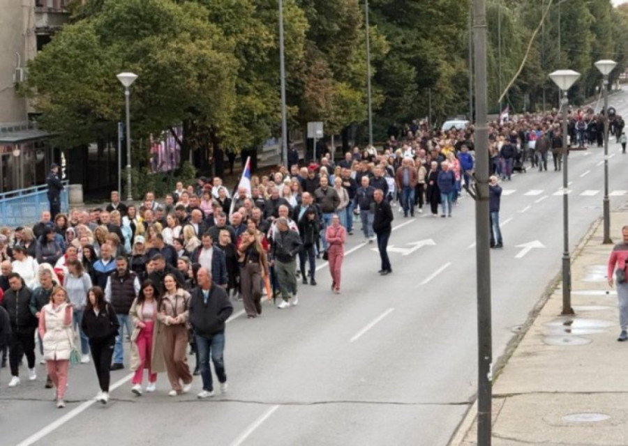 Predsednik Vučić sa narodom u Obrenovcu! Građani ustali protiv blokada - skoro 160.000 ljudi u maršu protiv terora (FOTO/VIDEO)