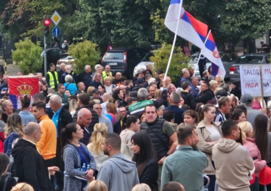 Predsednik Vučić sa narodom u Obrenovcu! Građani ustali protiv blokada - skoro 160.000 ljudi u maršu protiv terora (FOTO/VIDEO)