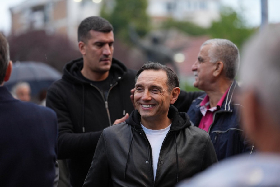 Predsednik Vučić sa narodom u Obrenovcu! Građani ustali protiv blokada - skoro 160.000 ljudi u maršu protiv terora (FOTO/VIDEO)