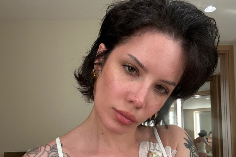 Prima hemoterapiju pred turneju! Pevačica se drži čvrsto: Ne mogu da stojim po nedelju dana i duže