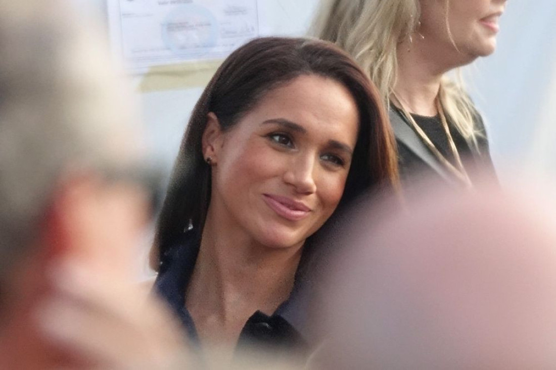 Megan pokazala dnevnu sobu 14 miliona "teške" vile: Samo prekrivač 2.000 $, a za ukras - divlja šargarepa!