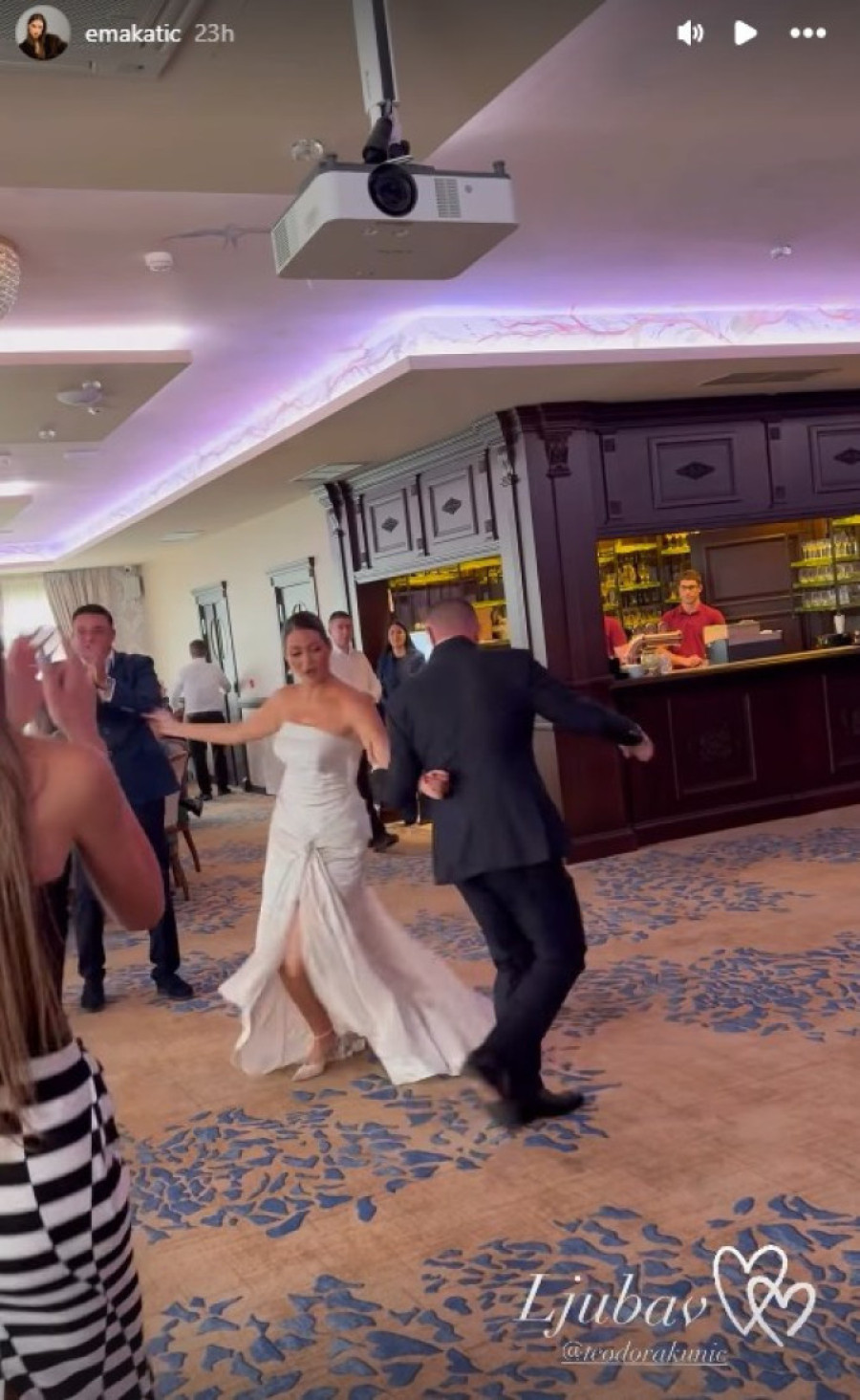 Trudna ćerka Suzane Mančić! Lepa Teodora čeka bebu s 23 godine starijim suprugom