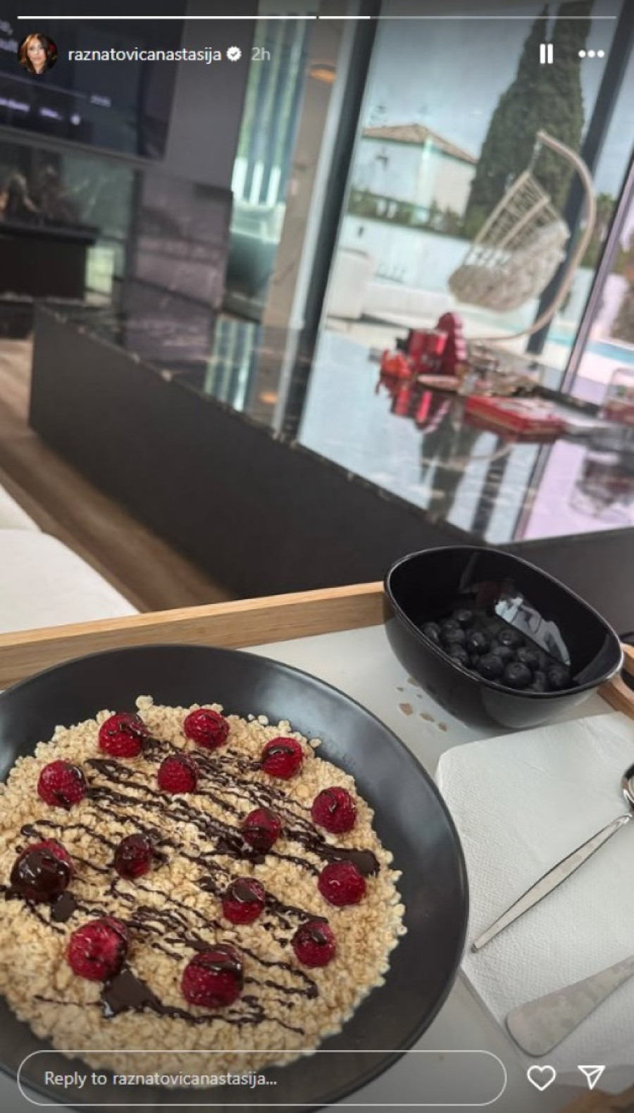 Kamin, mermer i veliki bazen! Anastasija i Gudelj uživaju u raskošnoj vili, unutrašnjost obara s nogu (FOTO)