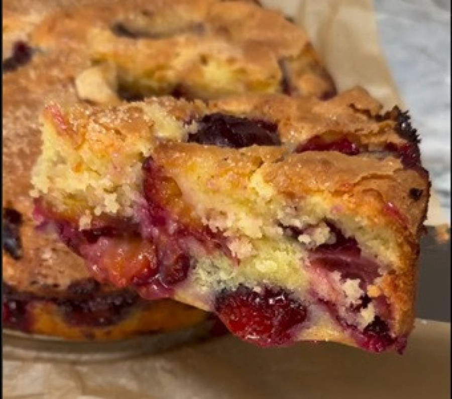 Recept dana: Brzi kolač sa šljivama ulepšaće svako tmurno popodne i vratiti osmeh na lice posle dugog dana