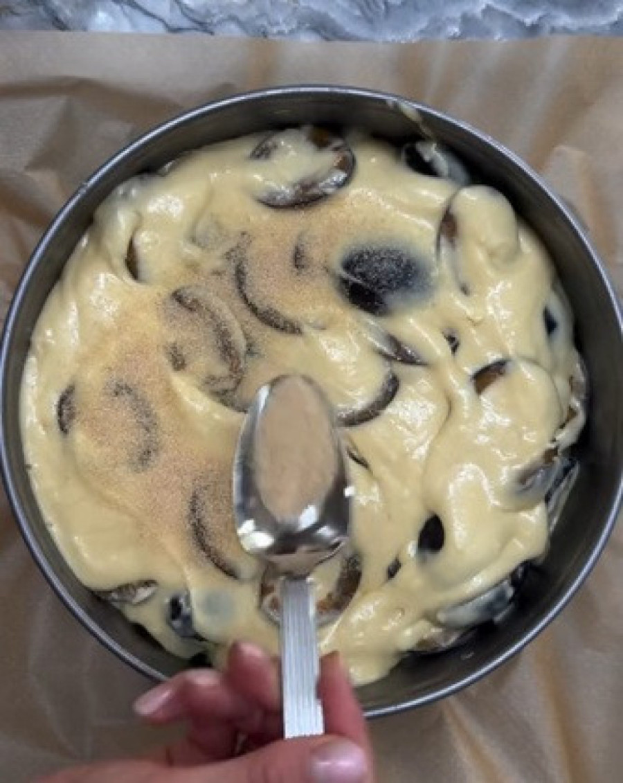 Recept dana: Brzi kolač sa šljivama ulepšaće svako tmurno popodne i vratiti osmeh na lice posle dugog dana