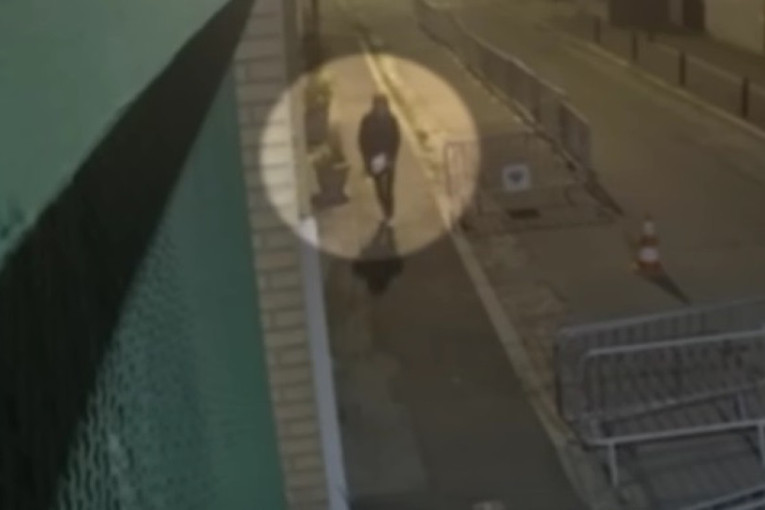 Kamera sve zabeležila: Muškarac uhapšen u akciji BIA ostavljao svinjske glave ispred džamija! (VIDEO)