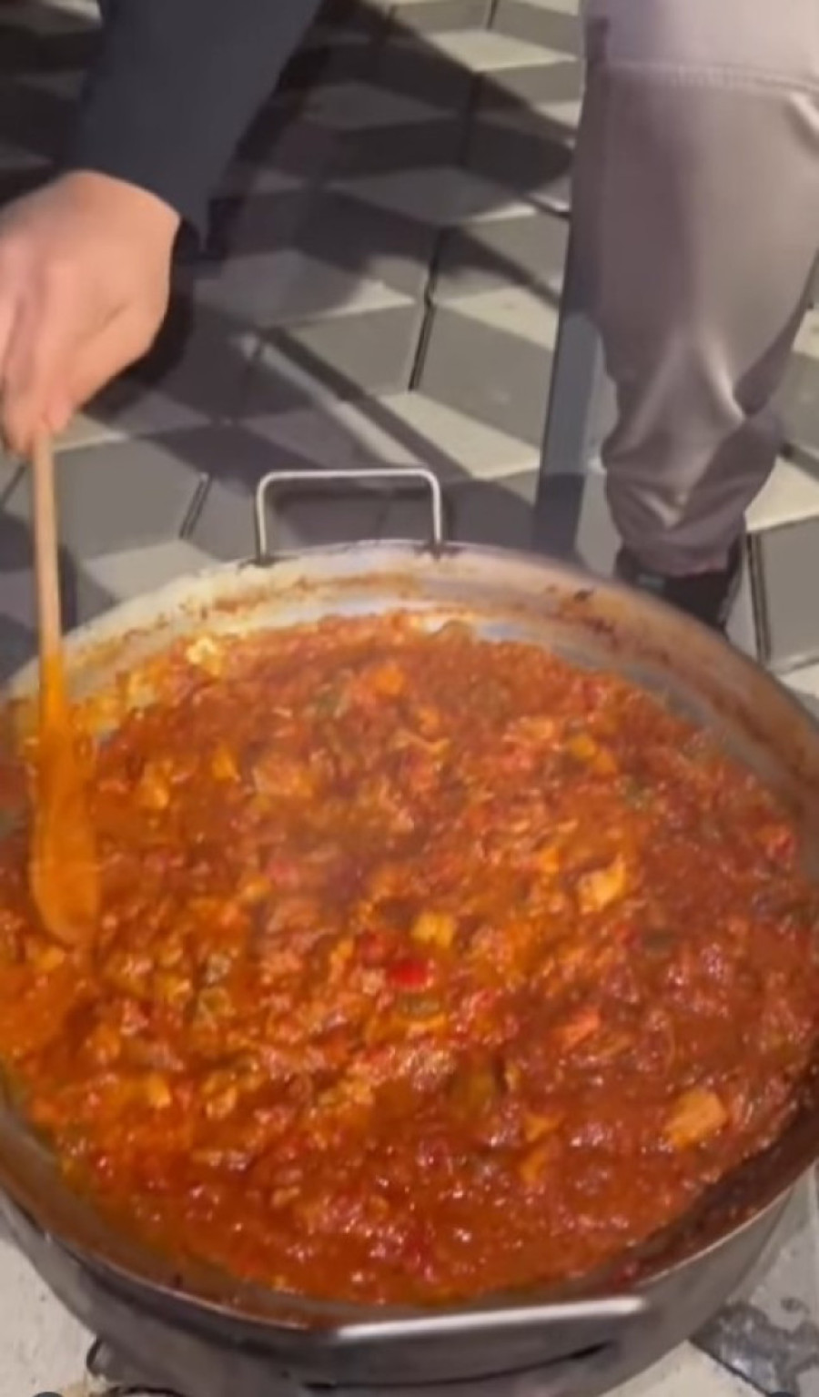 Darko Lazić posle udesa pravi kotlić u dvorištu: Masnice od povreda na oku mu još stoje!