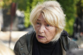 "Nije imao rak, nego retku bolest" Pomen Tomi Zdravkoviću: Udovica došla sa ovom pevačicom (FOTO)