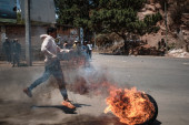 Pala vlada na Madagaskaru! Ulice gore, broje se mrtvi posle krvavih protesta, nasilje i pljačke pretvaraju prestonicu u ruglo (VIDEO/FOTO)