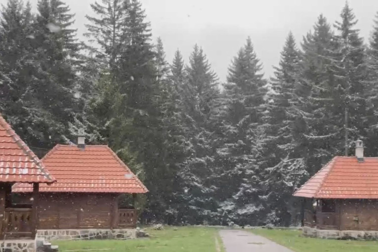 U Srbiji pao prvi sneg: Večeras veliko zahlađenje i potop, izdat crveni meteoalarm!