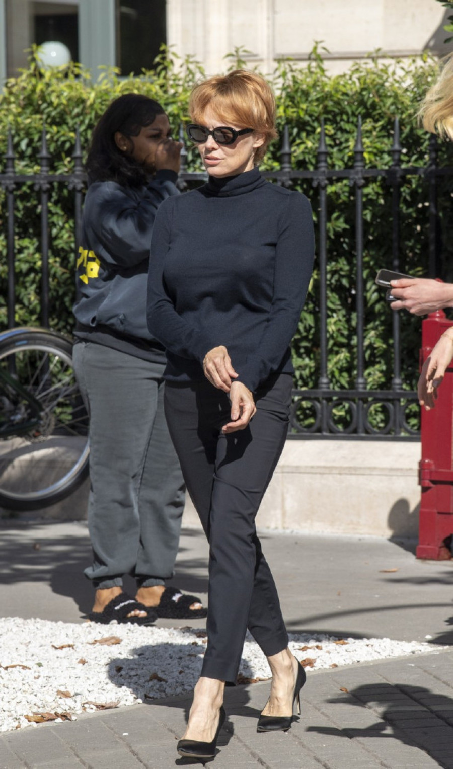 Pamela Anderson šokirala promenom: Zlatne uvojke zamenila je vatrena nijansa zbog koje deluje 10 godina mlađe (FOTO)