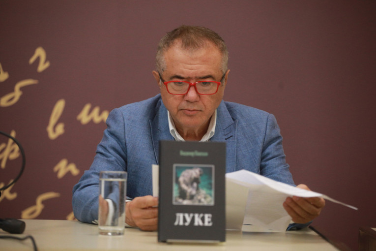 Najvažnije su "bedne istine", a ne "cena girosa": Predstavljena knjiga putopisa Vladimira Pištala (FOTO)