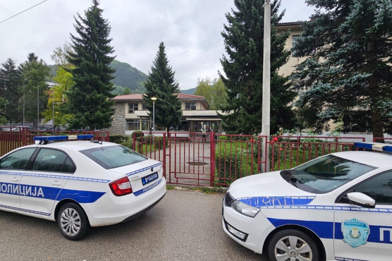 "Bomba će eksplodirati!" Evo šta piše u jezivom mejlu koji je stigao u škole širom Srbije