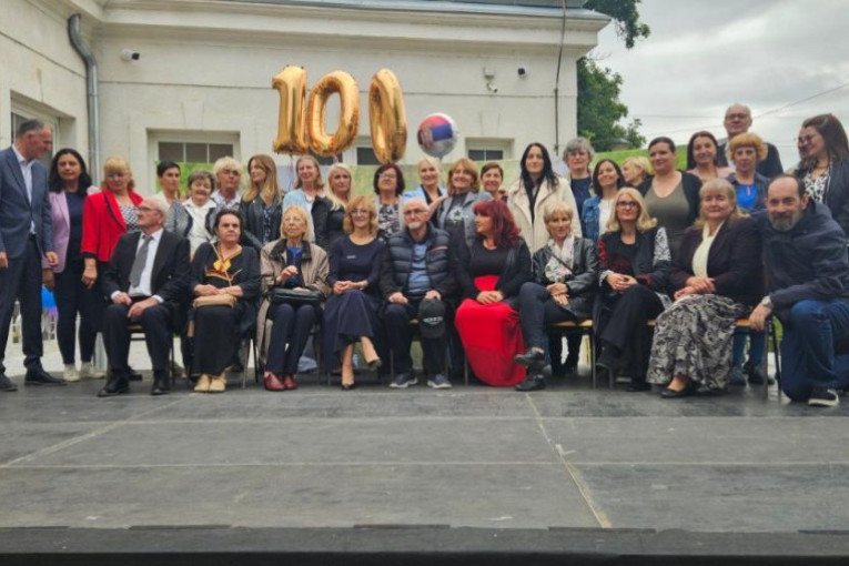 Osnovna škola "Vuk Karadžić" iz Ripnja obeležila važan dan: Bogato posluženje, kulturni program, najstariji đak, ovo nema nigde