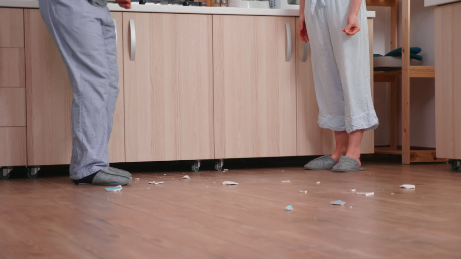 Nered u kući je tihi ubica romantike: Gasi privlačnost, stvara sukobe i uništava ljubav brže nego prevara