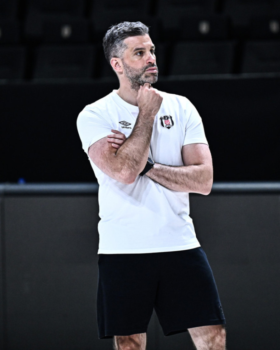 Žene odlepile za novim selektorom Srbije: Ko je zapravo Dušan Alimpijević?